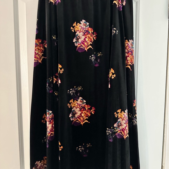 Floral Black Skirt - Picture 1 of 3